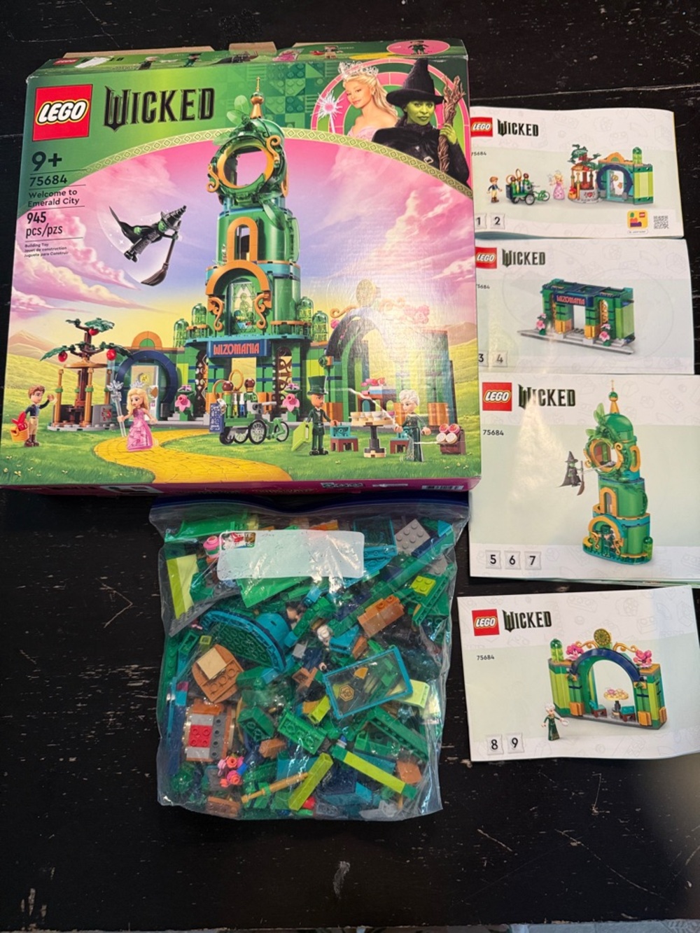 LEGO Wicked Emerald City Playset - Green, Gold, Pink